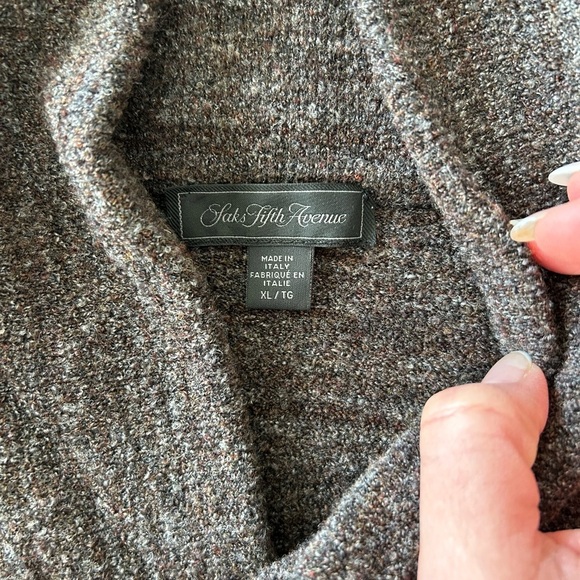 Saks Fifth Avenue Sweater Size XL - Picture 2 of 5
